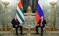 В Кремле состоялась встреча президента России Владимира Путина с президентом Абхазии Бадрой Гунба